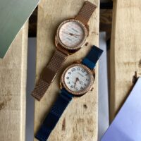 ساعت زنانه/دخترانه بند فلزی نگین دار برند oulijia