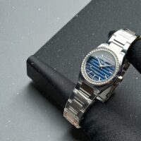 ساعت مچی زنانه برند ویکتور victor نگین دار آبی فول استیل